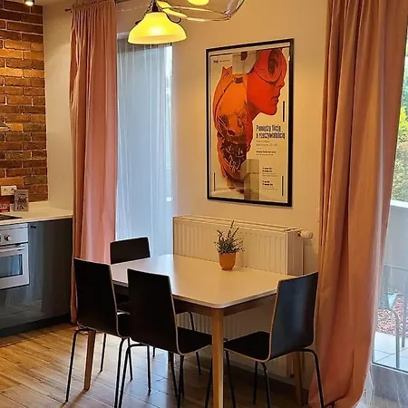 Lovely One-Bedroom Condo With Patio. Warsaw Exterior photo